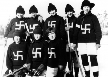 fernie swastikas hockey team 1922