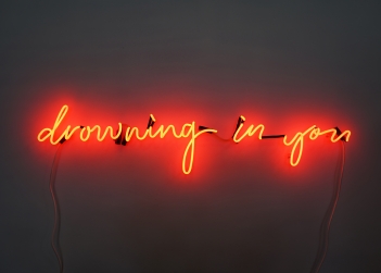 guess_im_feeling_unmoored_2022_neon_installed_directly_on_wall_neon_fabrication_by_david_cooper_photo_courtesy_of_the_artist.jpg