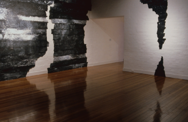 idg_archive_1998_critical_influence_002_install.jpg