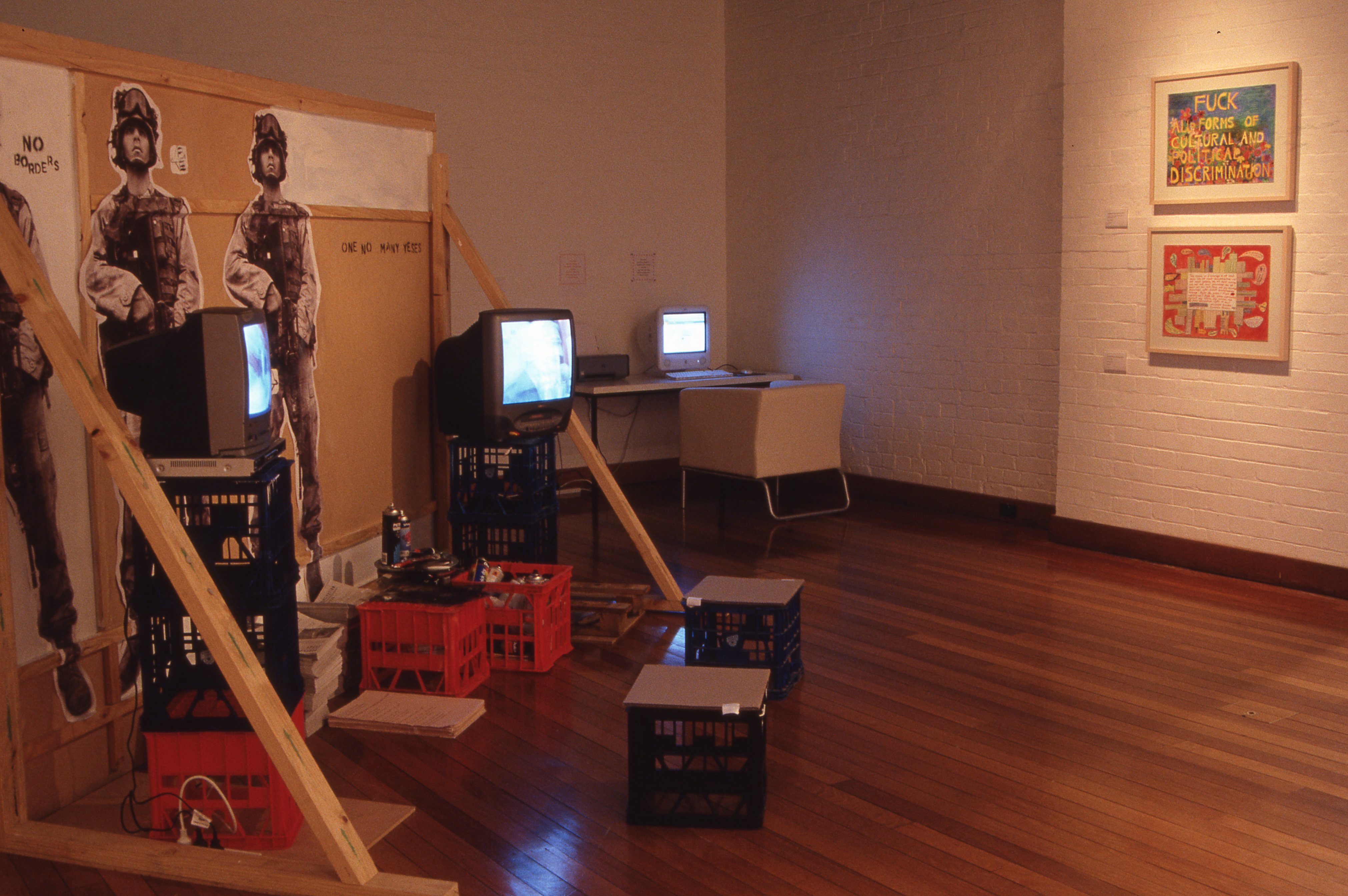 idg_archive2005_disobedience_01_install.jpg