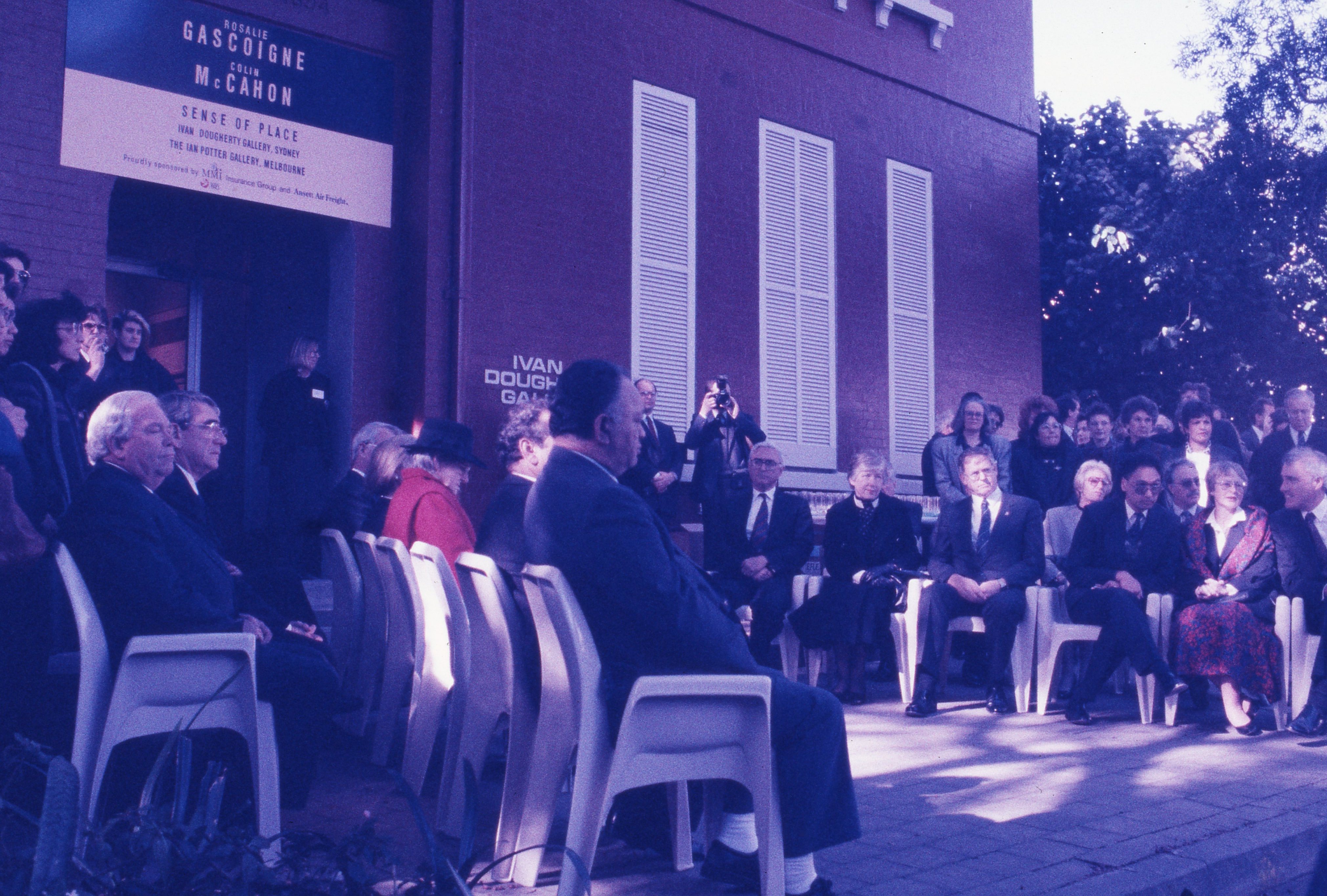 idg_archive_1990_a_sense_of_place_004_opening.jpg