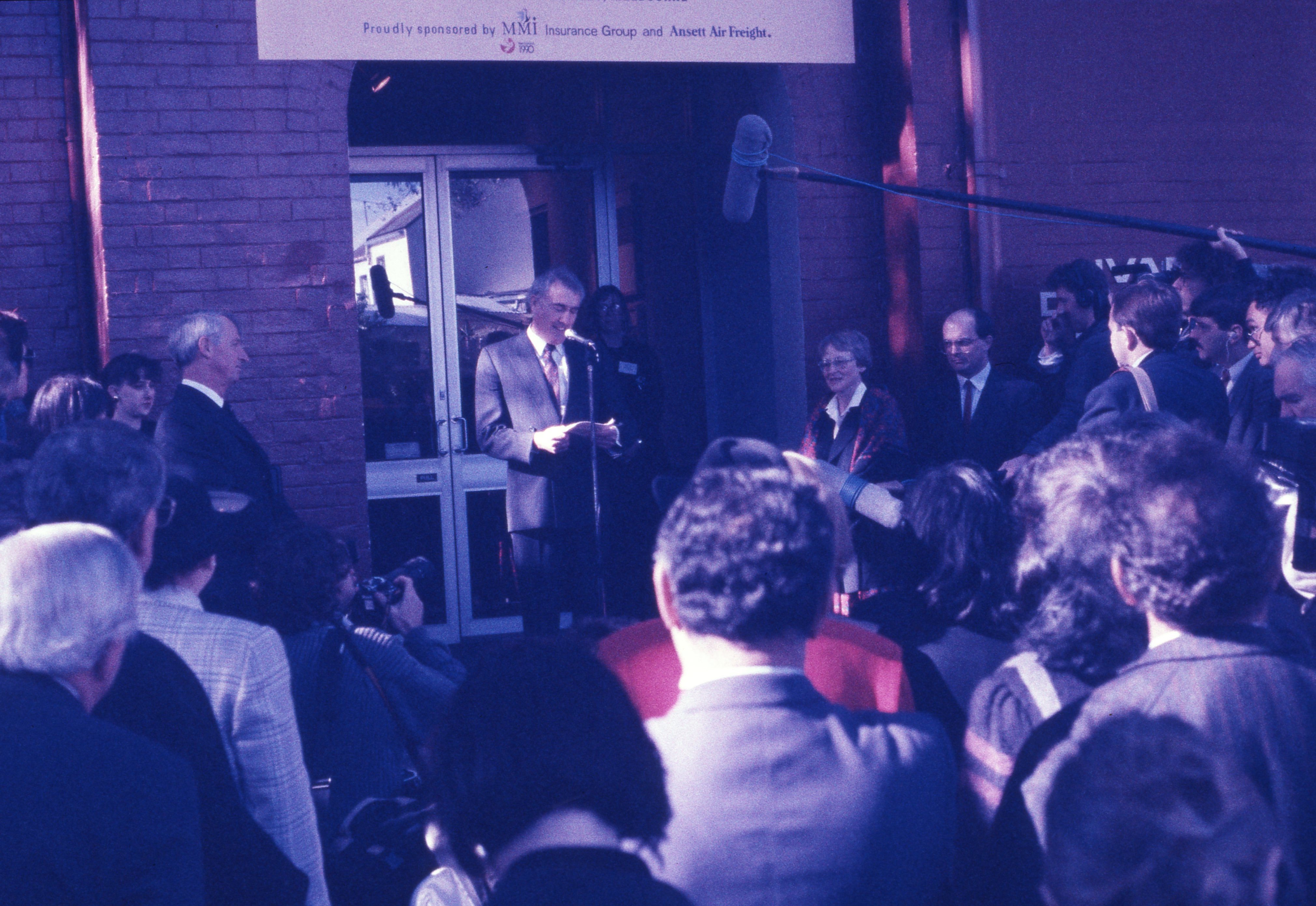 idg_archive_1990_a_sense_of_place_008_opening.jpg