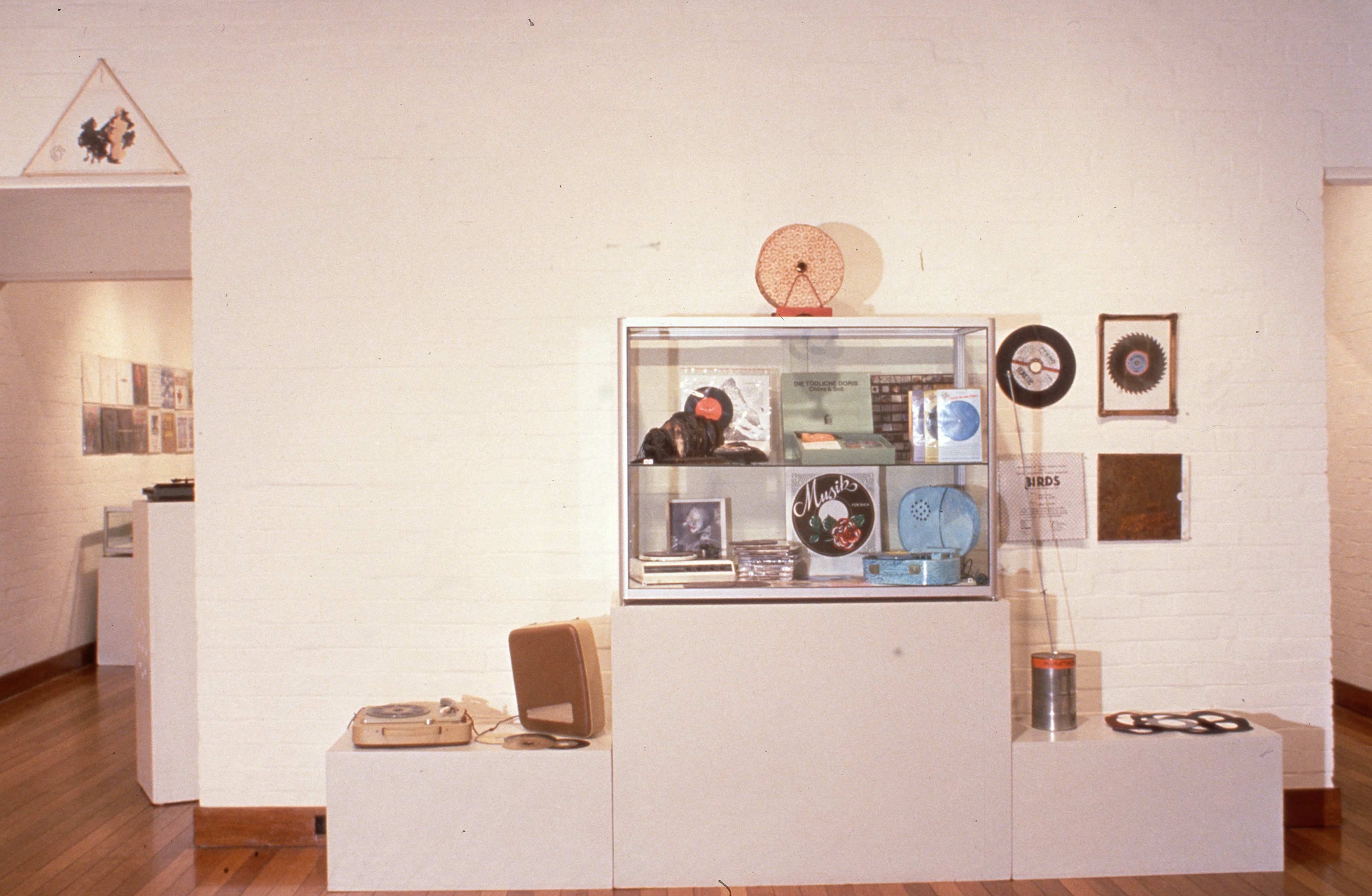 idg_archive_1990_broken_music_biennale_of_sydney_001_install.jpg