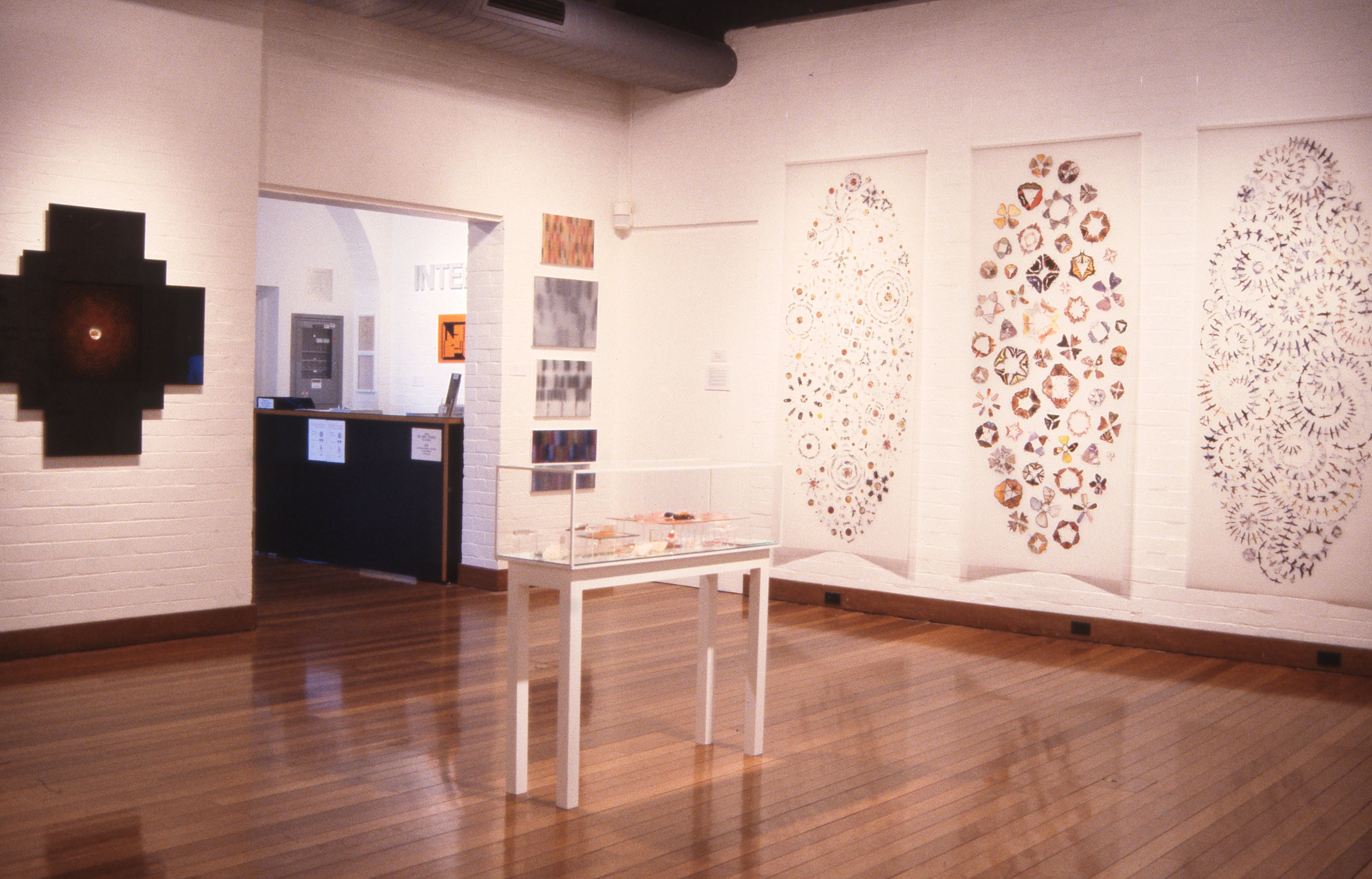 idg_archive_2001_intersections_of_art_and_science_001_install.jpg